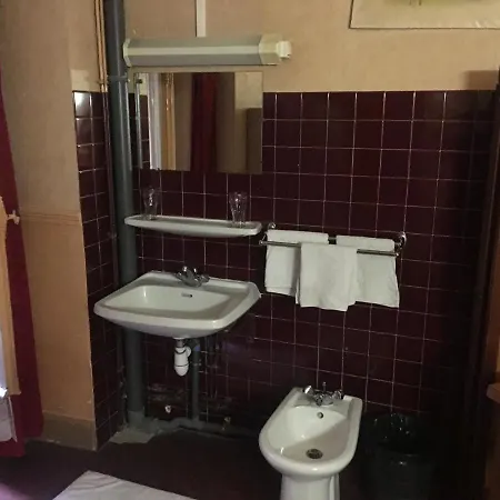 Hotel A La Pinte Du Nord Parigi