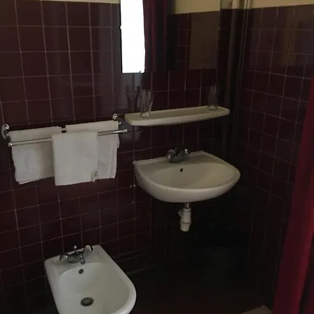 Hotel A La Pinte Du Nord Parigi