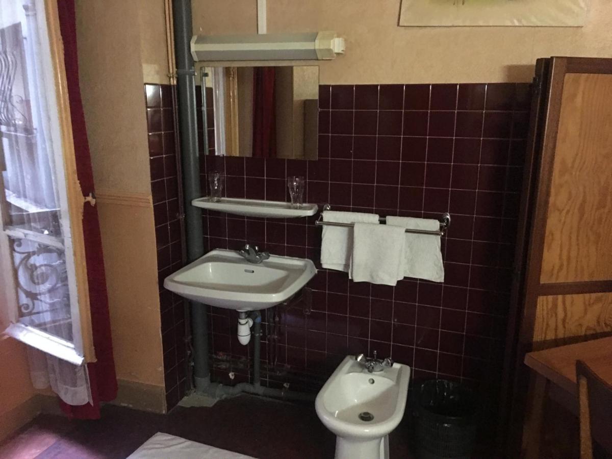 Hotel A La Pinte Du Nord Parigi